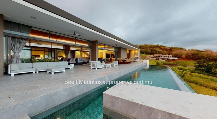 An Architectural Masterpiece Between Wild Nature and Turquoise Waters