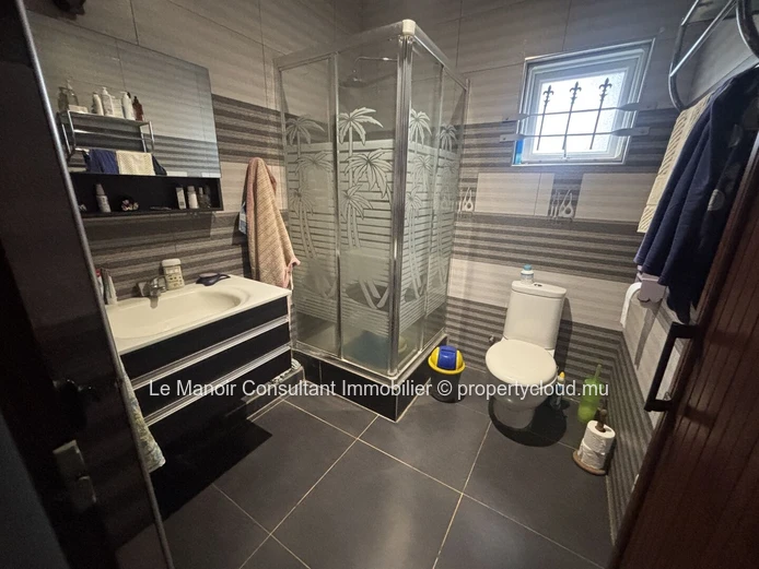 4-Bedroom Villa with Office for Sale in Albion