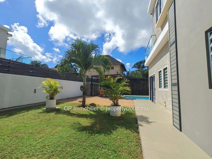 Maison meublée 4 chambres avec piscine à louer à Péreybère
