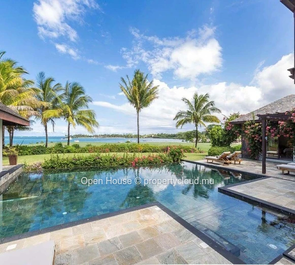 Villa pieds dans l'eau au coeur du prestigieux domaine de ANAHITA.