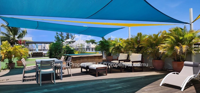 Unique Penthouse | 295m2 private rooftop | 75m from the beach