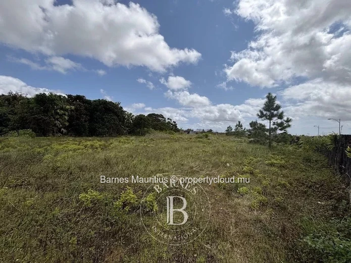 Côte d'Or / Highlands - Residential Plot of Land for Sale - 1,596.79 sqm