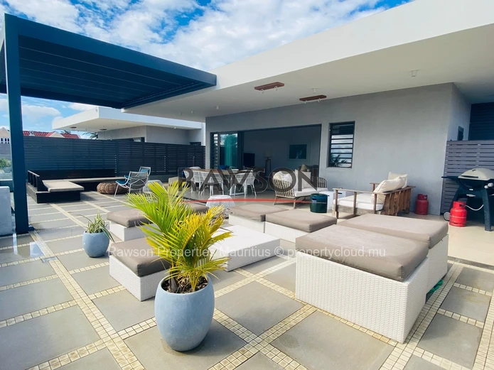 À Vendre - Propriété D'exception En Bord De Mer À Trou Aux Biches – Investissement Court Terme Idéal