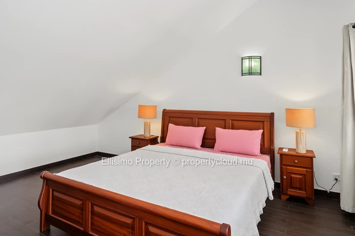 Beachfront Triplex for Rent – Pereybere