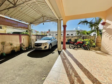 6 Bedroom House