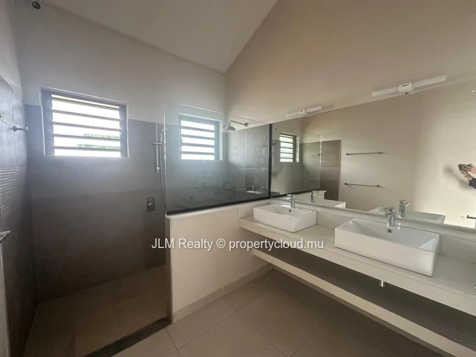 For Rent : Spacious Villa with Private Pool and Mountain View in Tamarin, Mauritius