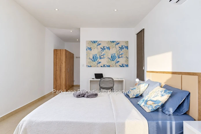 Villa contemporaine avec piscine et charme tropical
