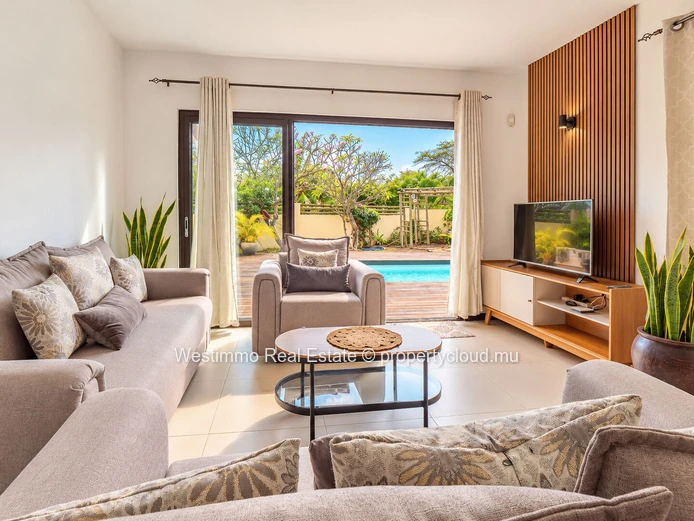 4-bedroom family villa with pool in Black River