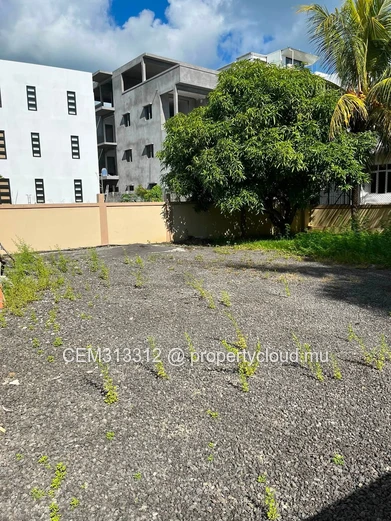 9.5 Perches Villa avec Terrain à Vendre – Péreybère 
