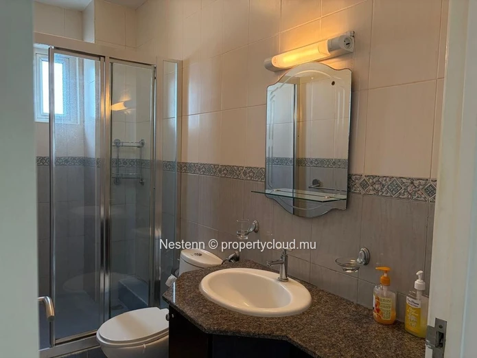 Charmant appartement de 2 chambres avec piscine et parking sécurisé
