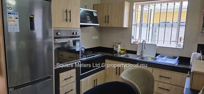 Duplexe moderne et meublée à vendre à Rose Hill (Mandat exclusif)