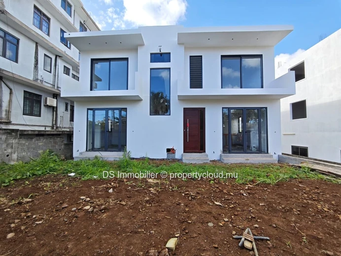 For Rent – 65 M² Office In Grand Baie – North