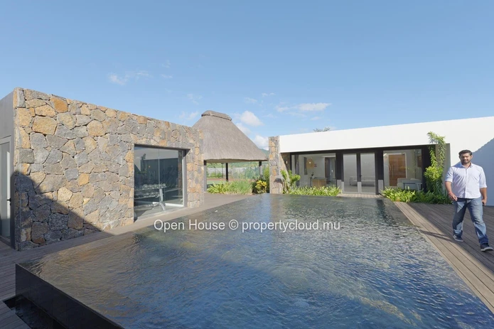 2-Bedroom Apartment for Sale in Black River with Common Pool