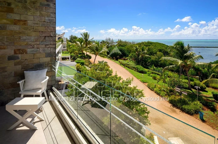 4-Bedroom Townhouse with Sea View in Azuri Village