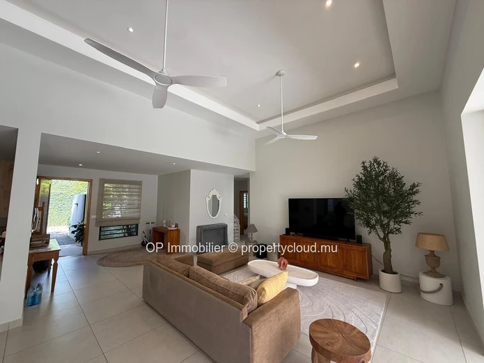 Maison meublée 4 chambres avec piscine à louer à Petit Raffray