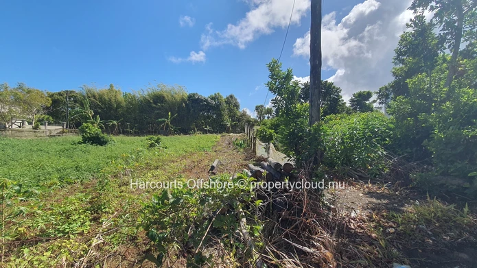 Sunny 533 sqm Plot in Highlands - Quiet Street, Near Shops