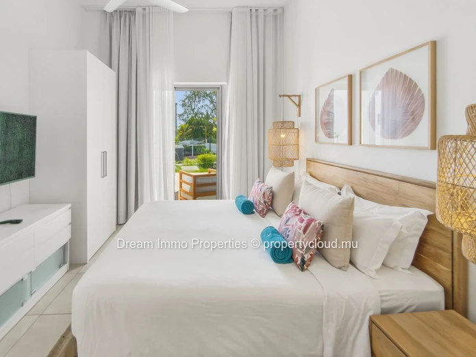 Appartement meublé de 3 chambres avec piscine privée en bord de mer à Grand Baie – Ile Maurice
