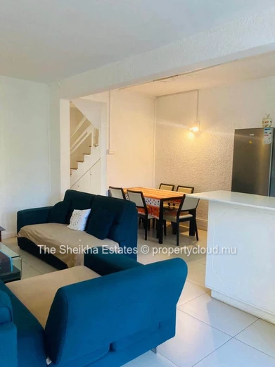 Charmant Triplex de 4 Chambres à Louer | Flic en Flac | 