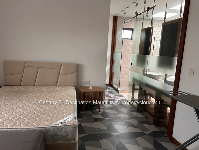 Villa  premium  de 4 chambres en duplex , avec piscine , jardin tropical et prestation de luxe  