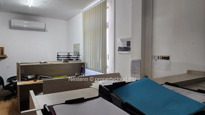 Spacious duplex office of 200 m² close to amenities