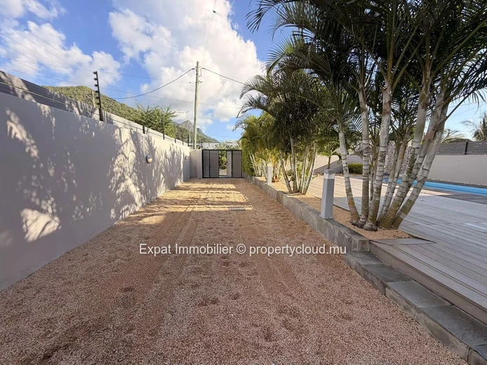 Secure 4-Bedroom Villa with Pool and Stunning Le Morne Views – For Rent in La Gaulette