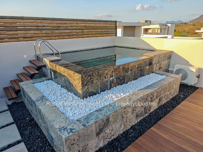 3-Bedroom Penthouse with Rooftop Jacuzzi and Sea View in Flic en Flac, West