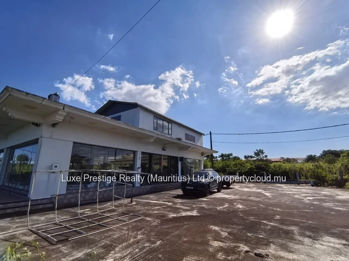 Immeuble Commercial de Premier Choix à Louer à Rose Belle | Visibilité Exceptionnelle depuis l’Autoroute | Idéal pour...