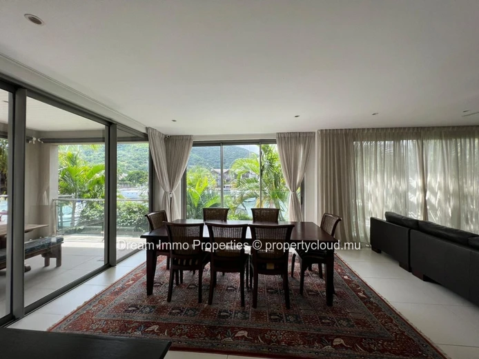 Belle Villa Triplex En Revente A La Balise Marina A Riviere Noire - Ile Maurice