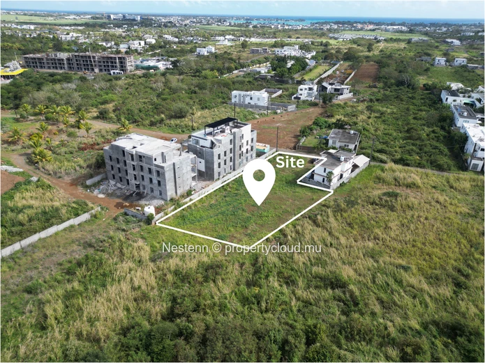 Spacious land of 1272 m² 