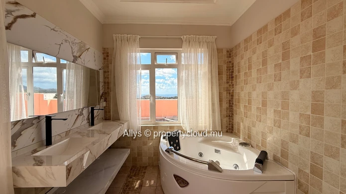 Penthouse - 3 bedrooms