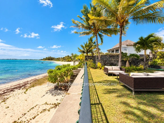 Exceptional 3-Bedroom Beachfront Villa with Office & Breathtaking Coin de Mire Views – Pointe aux Canonniers