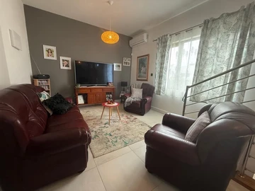 Modern Villa with Pool for Sale in Péreybère