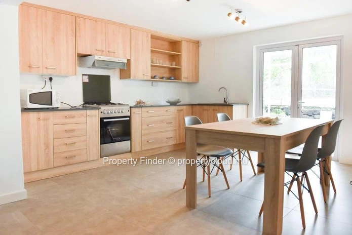Estate Villa with Airbnb Guest Suites, Squash Courts & Sea Views - For sale - Tamarin