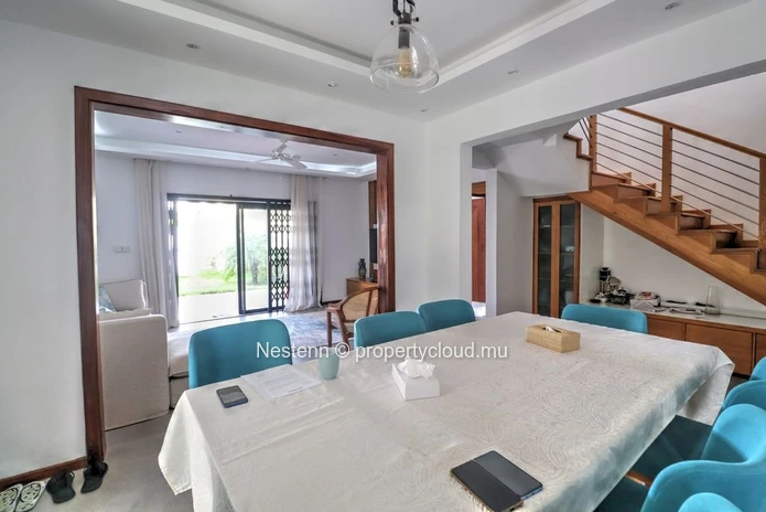 Viila avec 4 chambres, un espace bureau et une cuisine entièrement équipée