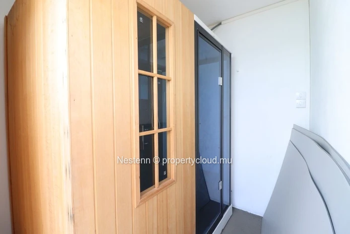 Modern Coastal Living – Elegant Fully Furnished Apartment at 3 mins from Flic en Flac Beach