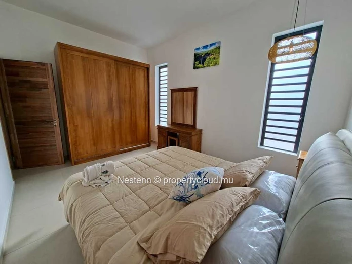 Modern 3 bedroom apartment with sea access.