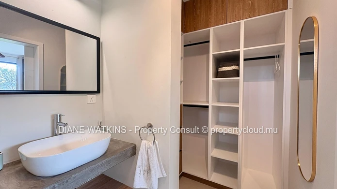 Charmante maison neuve de 2 chambres avec piscine privée à Tamarin à Louer.