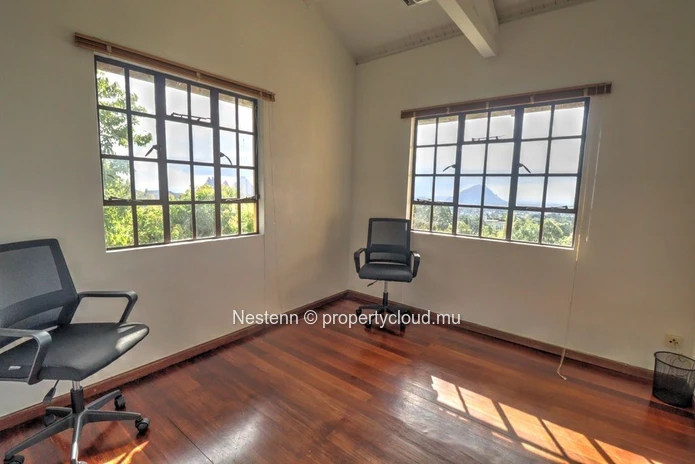 Prestigious property ideal for a head office or offices