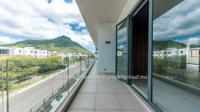Espace de bureau exceptionnel avec vue sur la mer et la montagne