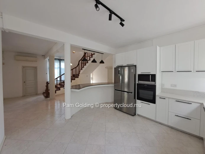 Pointe aux Canonniers – Maison à vendre – Pam Golding Mauritius
