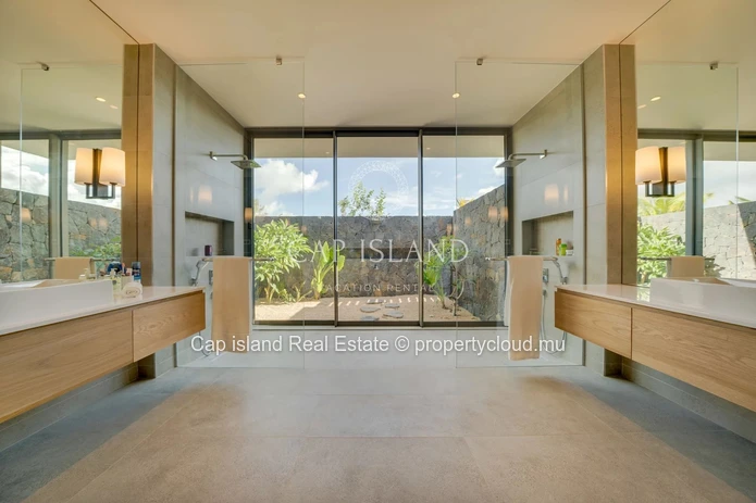 Anahita - Luxurious 660 sqm villa, golf and beach access