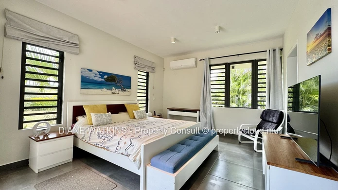 Contemporary 5-Bedroom Villa with Independent Cottage for Rent in Black River