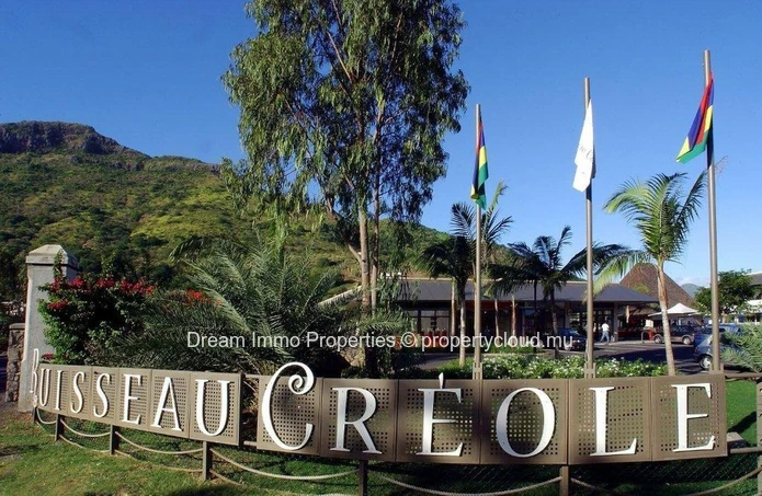 New corner duplex with sea & mountain views and a private pool in Tamarin - Mauritius