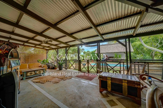 Maison coloniale sur un terrain de 3400m2 proche plage