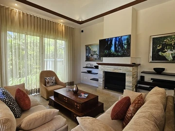 Fully renovated three bedroom Villa 