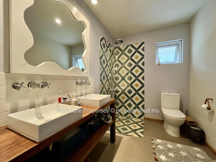 Chic Sanctuary: Tastefully Renovated, Semi-Furnished Family Home