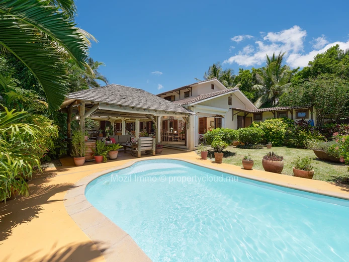 Charming and spacious 4 bedroom villa, Calodyne