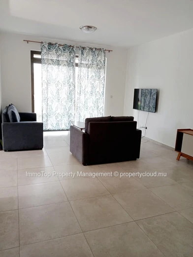 FOR RENT, apartment of 100sqm in the city center of Quatre Bornes at Corner Bernandin de St Pierre and Willoughby str...