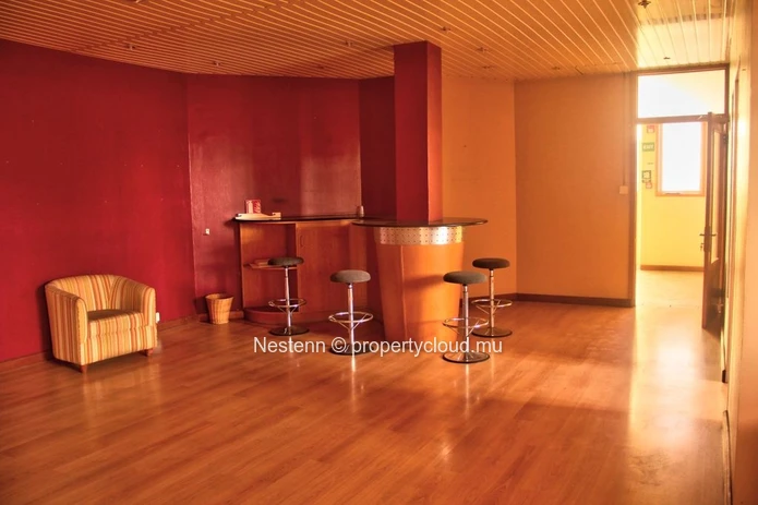 Traditional office of 115m² on second floor 