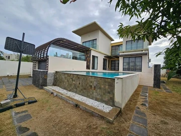 6 Bedroom Villa
